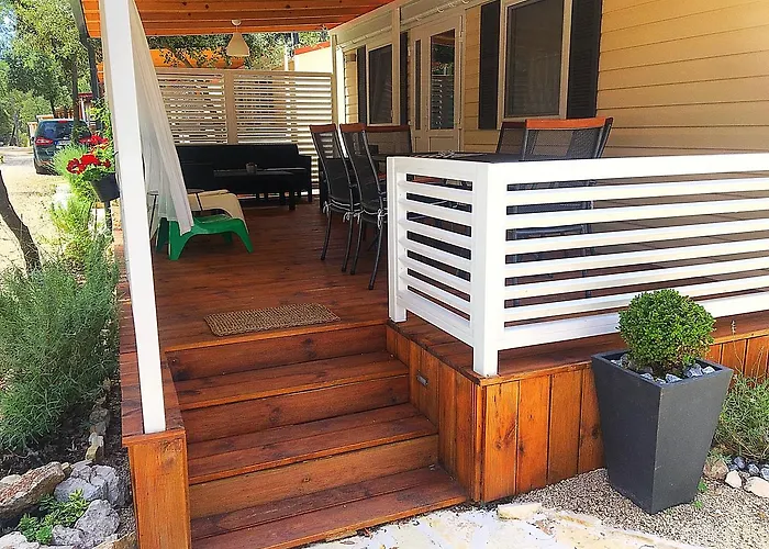 Kompleks wypoczynkowy Baobab Mobile Homes 4*